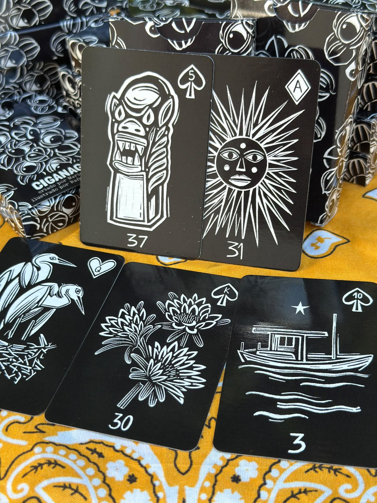 Cartas do Sol, Lírios, Barco e outras do baralho Ciganage