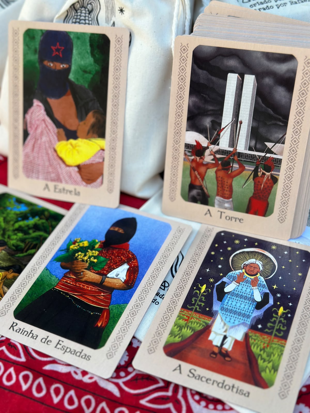 Cartas A Estrela, A Torre, Rainha de Espadas e A Sacerdotisa do Tarô de Yala
