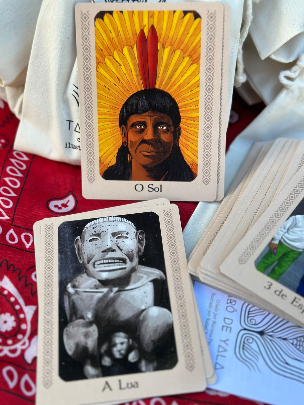 Cartas O Sol e A Lua do Tarô de Yala