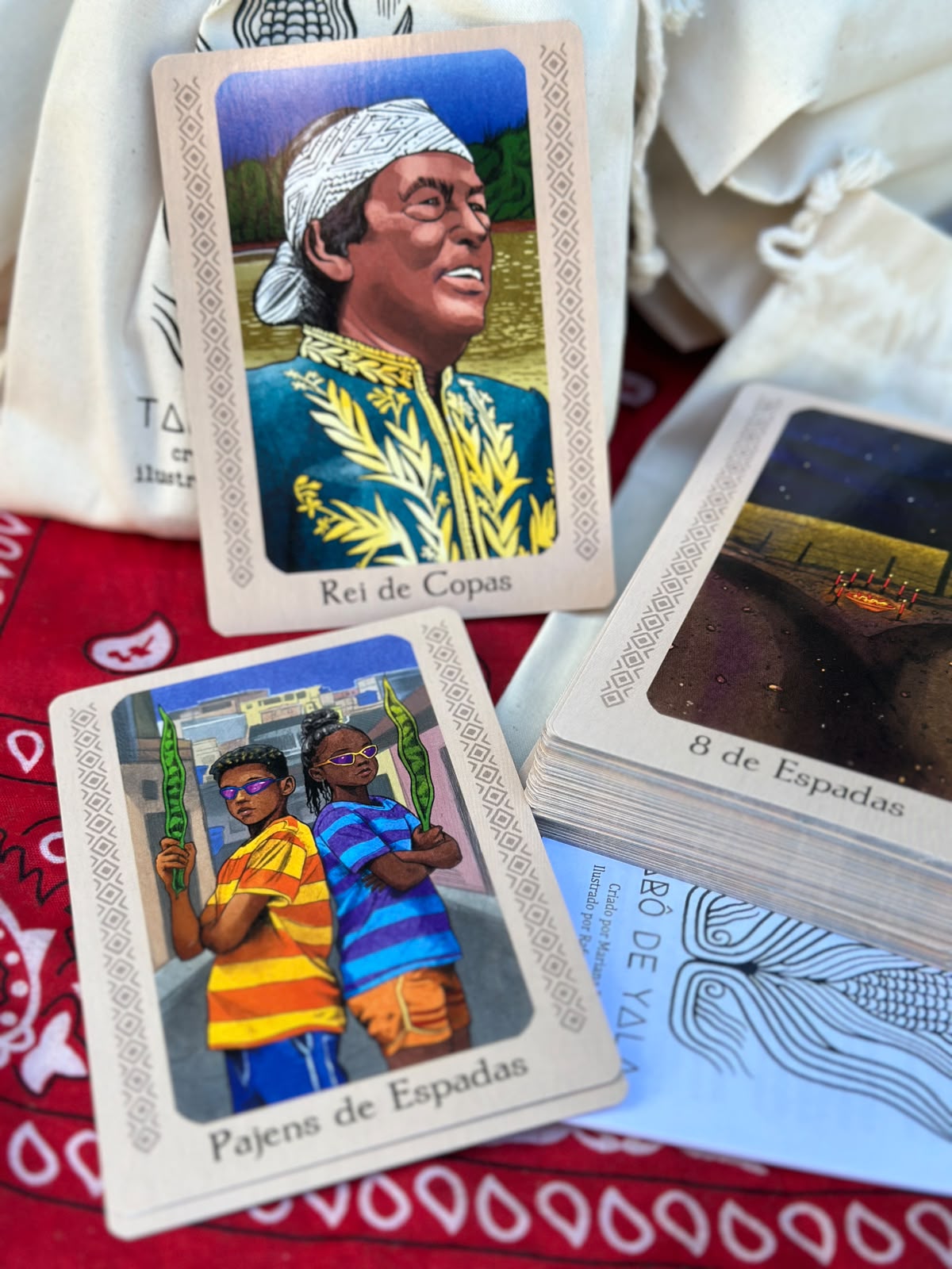 Cartas Rei de Copas e Pajens de Espadas do Tarô de Yala